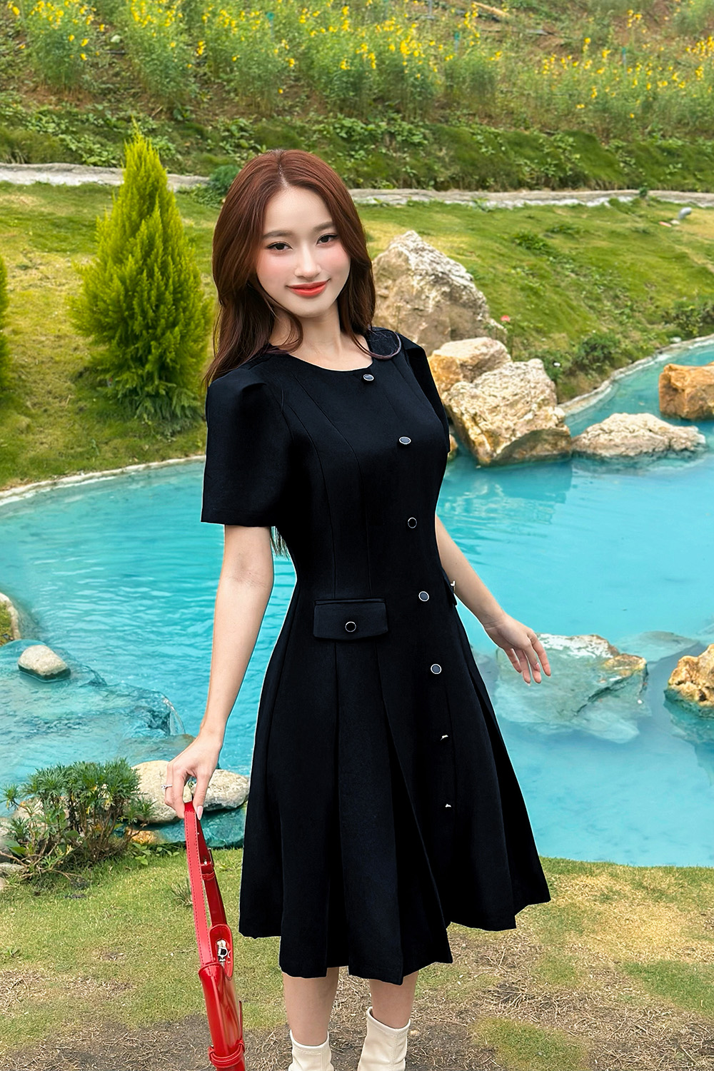 Đầm đen dự tiệc dáng xòe xếp ly