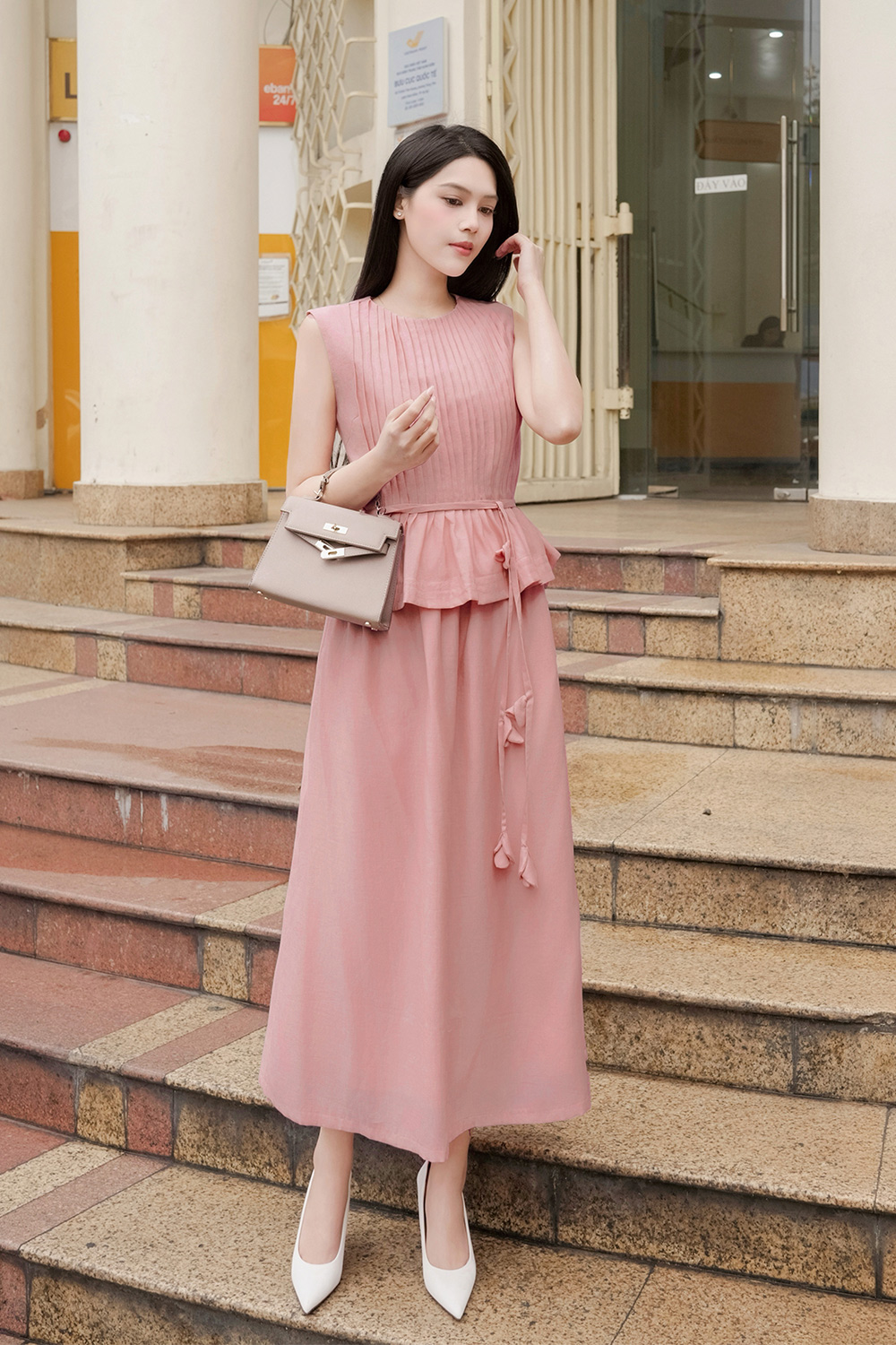 Chân váy xòe dáng dài màu hồng