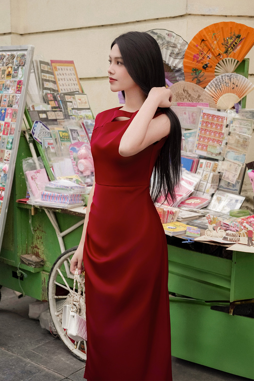 Đầm lụa đỏ dự tiệc dáng ôm body