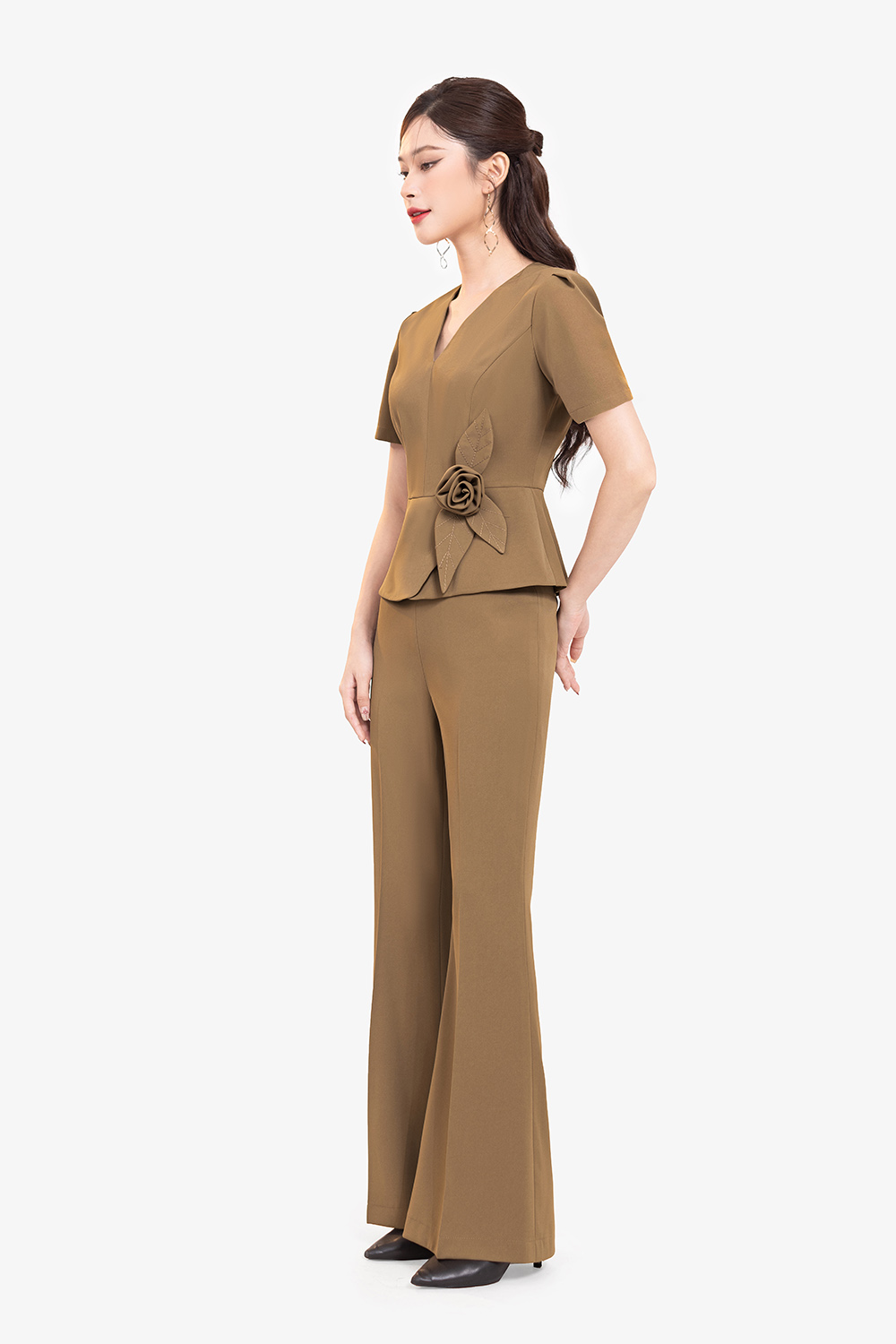 Quần tây ống suông loe nhẹ màu nâu