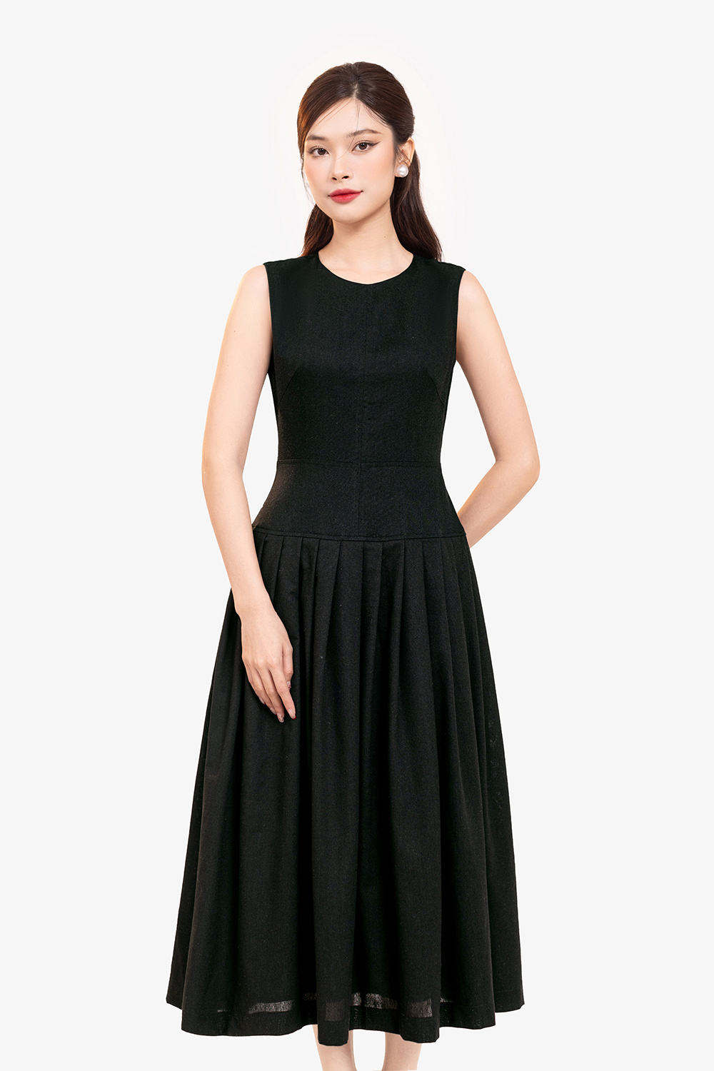 Đầm linen dáng xòe dài xếp ly màu đen