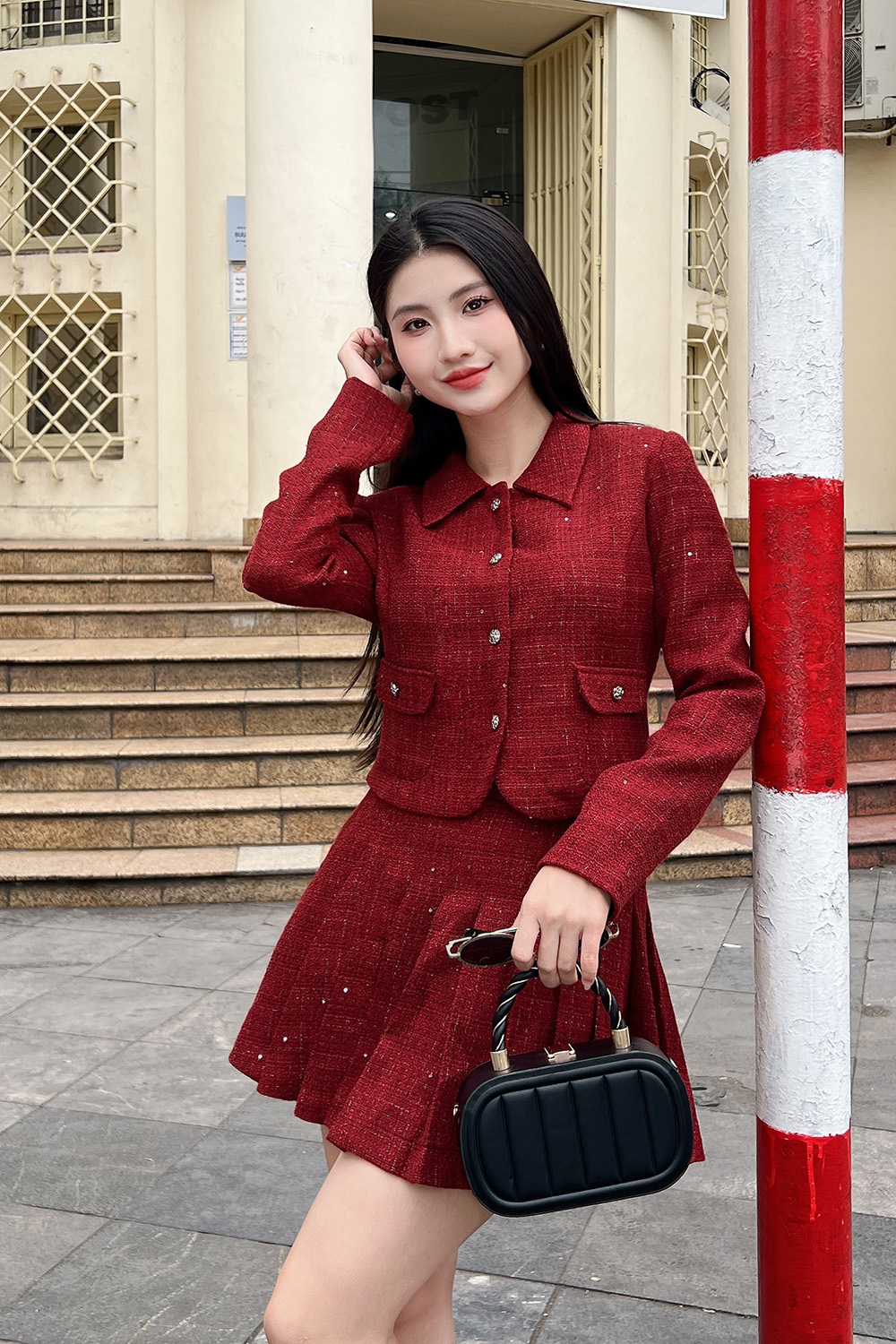 Áo tweed kiểu dáng ngắn màu đỏ tay dài
