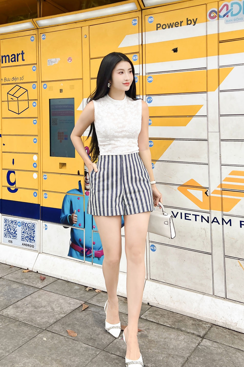 Quần short nữ kẻ sọc phối túi