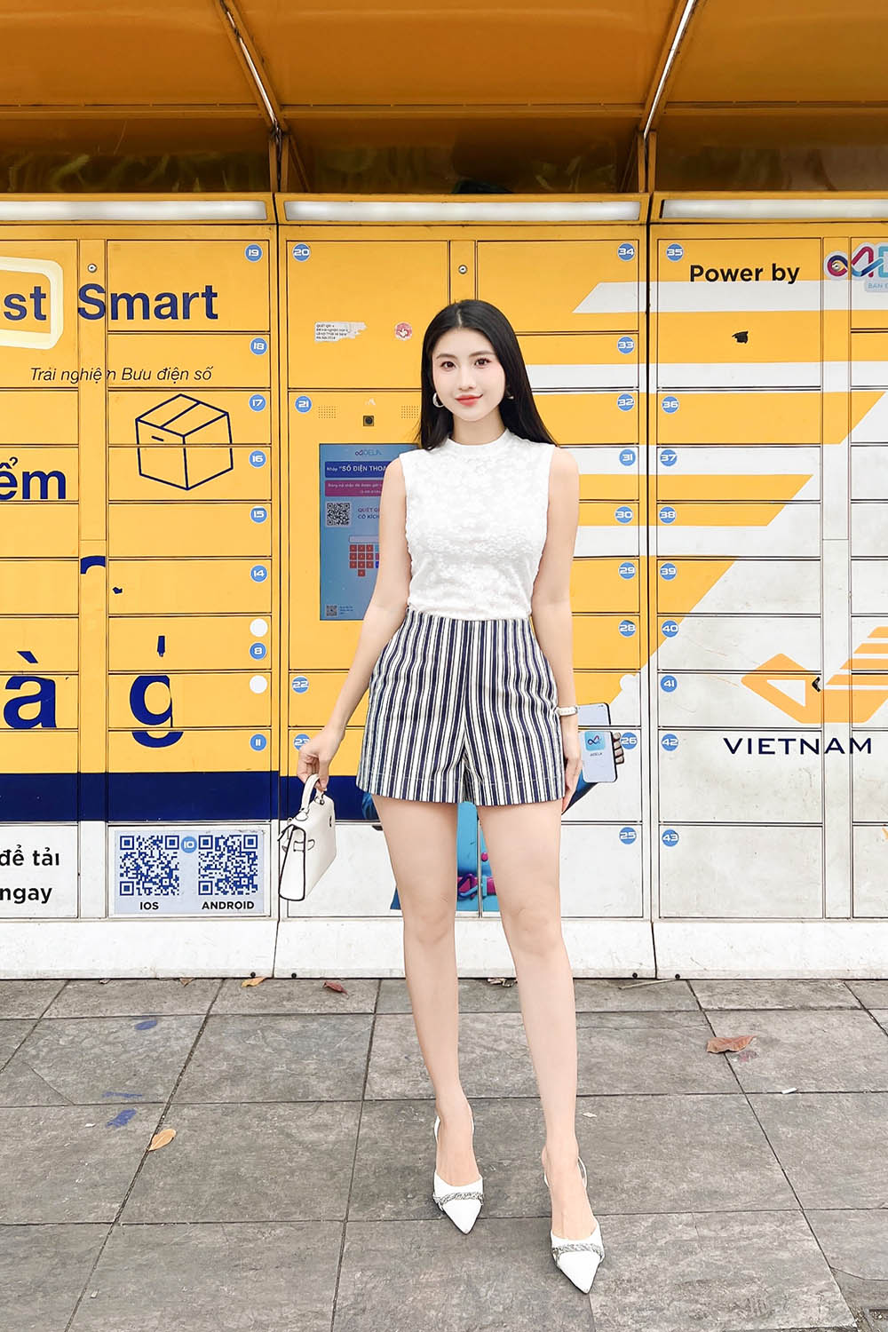 Quần short nữ kẻ sọc phối túi
