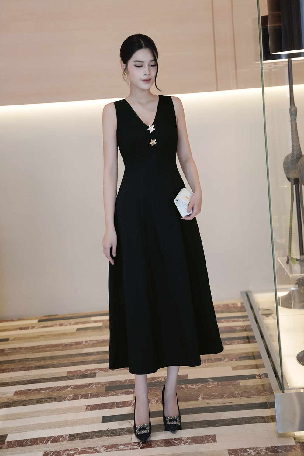 Đầm đen dự tiệc dáng xòe dài sát nách