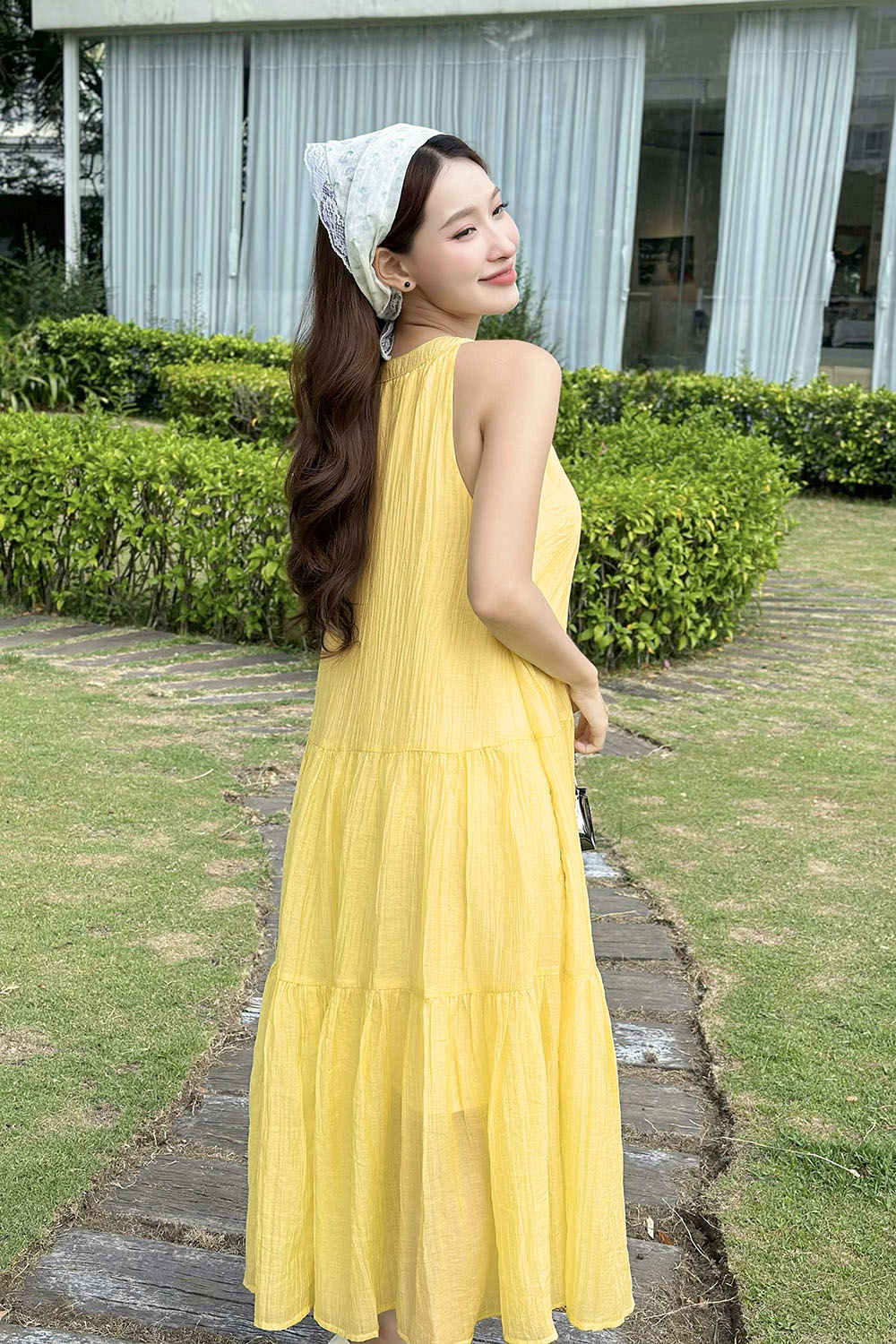 Đầm maxi vàng cổ yếm dáng suông