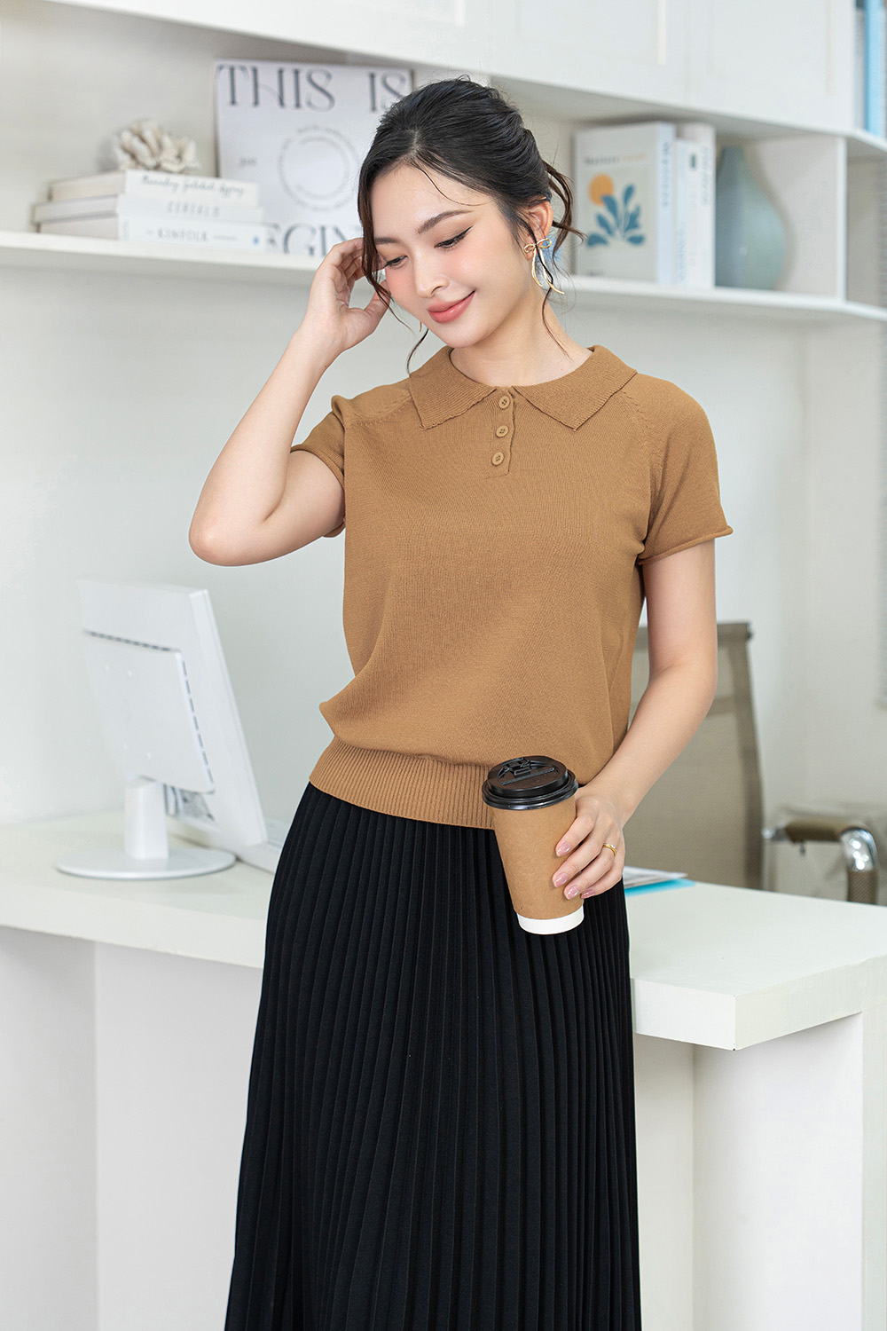 Áo len dệt kim màu nâu cổ polo
