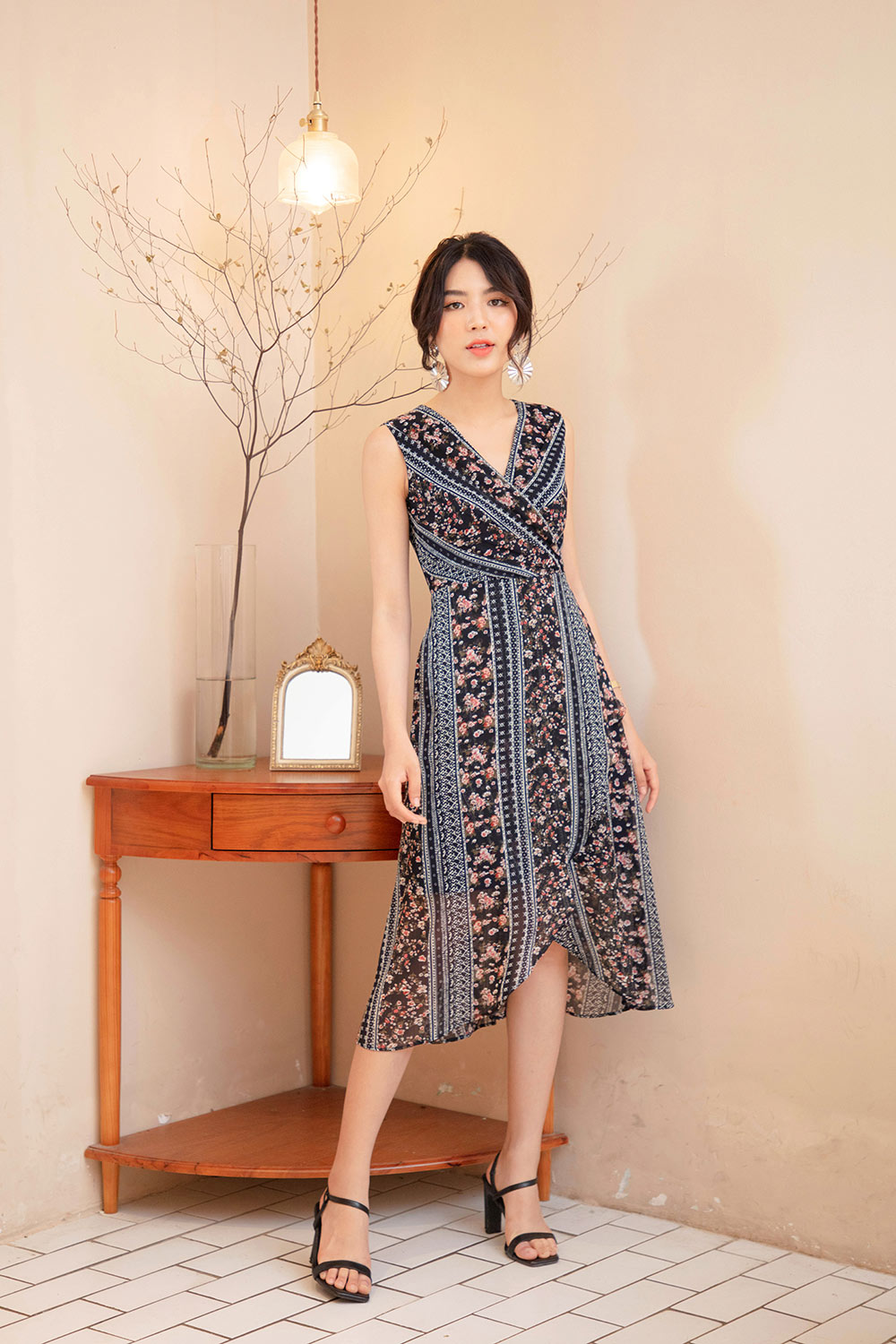 Đầm voan họa tiết tùng váy đắp xéo 