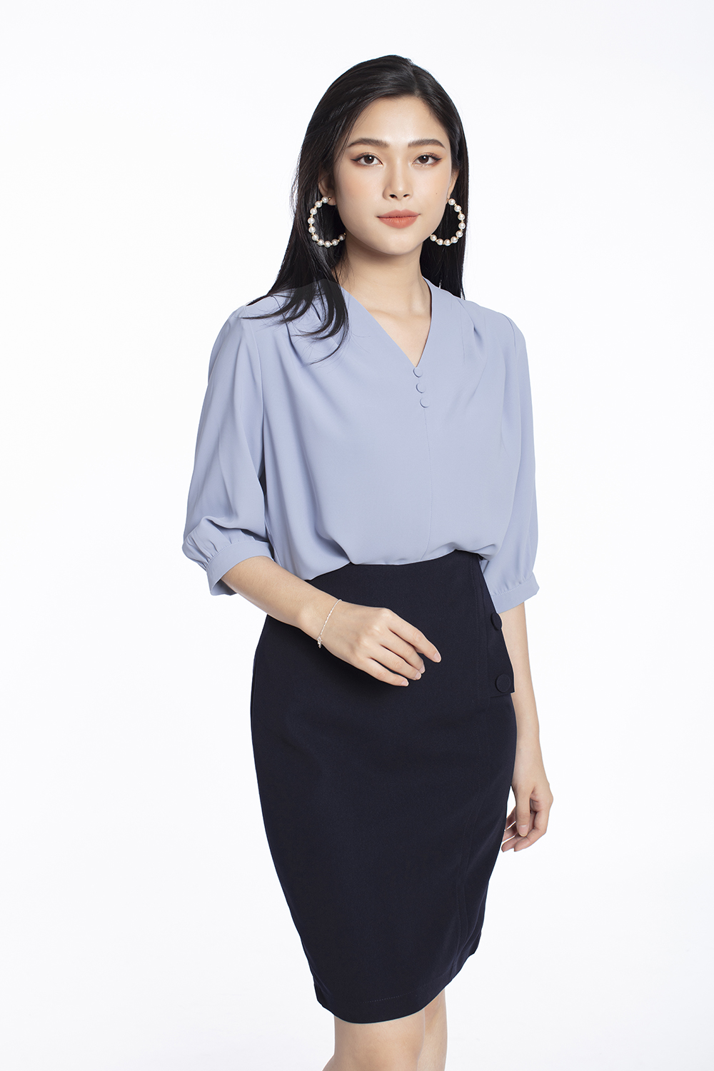 Chân váy bút chì xanh đen phối nút 