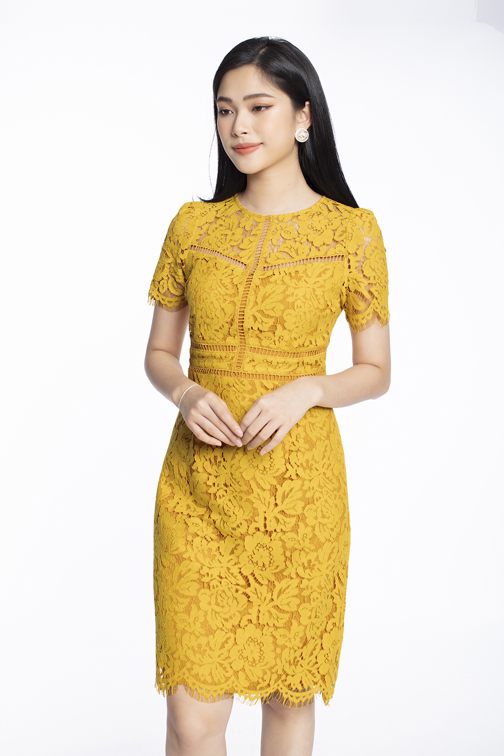 Đầm ren cotton dáng ôm body tay ngắn 