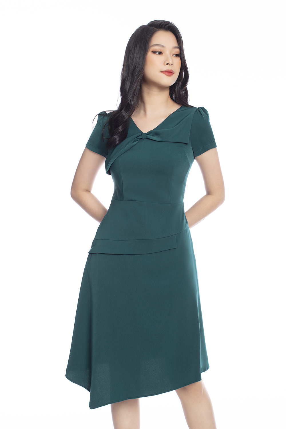 Đầm chữ A tà xéo cổ nhấn nơ 