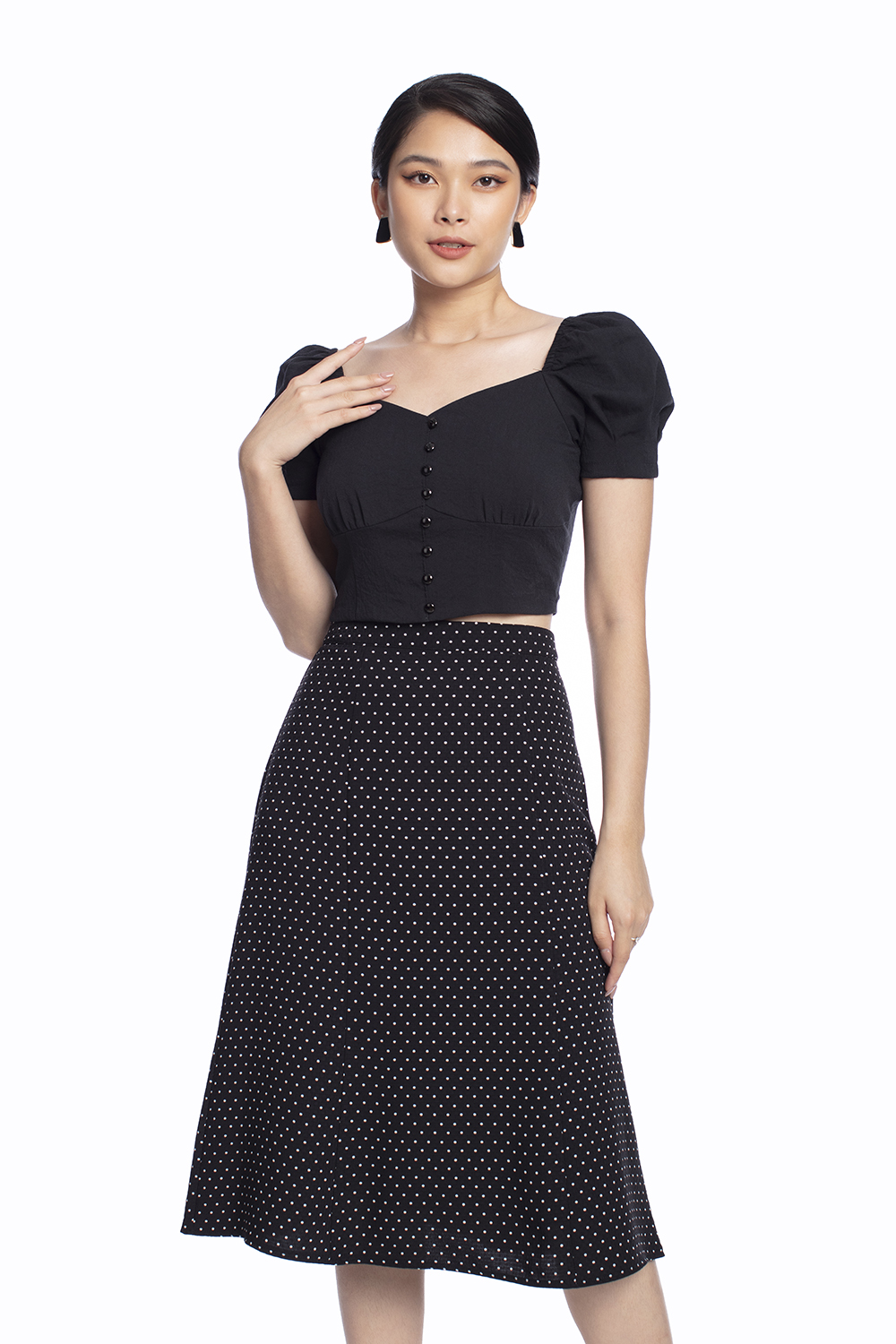 Áo croptop đen tay phồng cổ vuông phối nút 