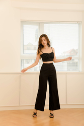 Áo croptop đen đính nút hai dây